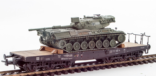 REI Models 6870049 - German Leopard 1 loaded on a six axle DB flat car 